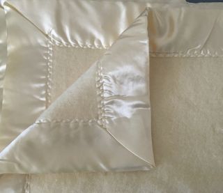 Vintage Chatham Acrylic Baby Blanket ivory - Nylon Satin Trim Thermal 38 x 48 2