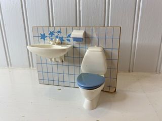 Vintage Lundby Dollhouse Blue Tile Bathroom Toilet Sink Toilet Paper 1:16