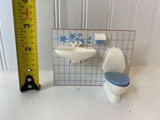 VINTAGE Lundby Dollhouse Blue Tile Bathroom Toilet Sink Toilet Paper 1:16 3