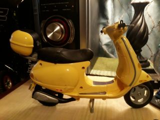 Vintage Vespa Piaggio Barbie Scooter Moped Yellow Mattel Inc.  Toy 2002 (ns)