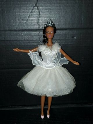 Barbie African American The Swan Queen In Swan Lake - In Outfit