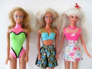 3 X Pretty Vintage 1980s/90s Barbie Dolls Beach Dolls & Shopping Fun.