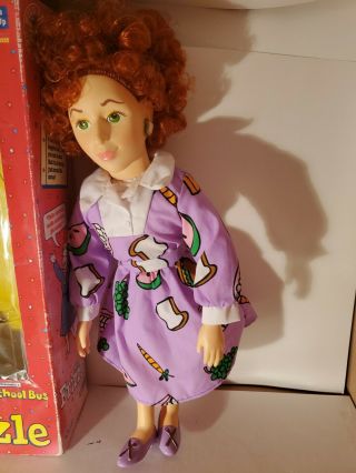MS.  FRIZZLE DOLL - The Magic School Bus 1995 BOX RARE Kenner 2