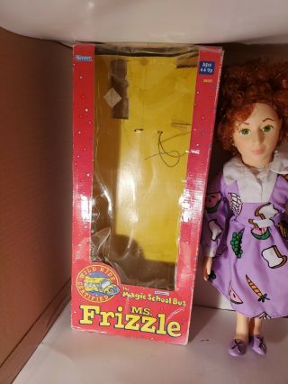 MS.  FRIZZLE DOLL - The Magic School Bus 1995 BOX RARE Kenner 3