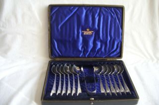 Antique / Vintage Case Set Of 12 L&w Silver Plated Teaspoons And Sugar Nips.