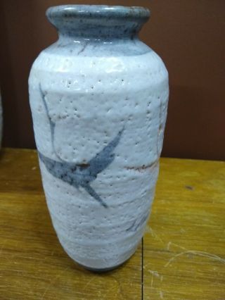 Vtg Sm Japanese Shino Art Pottery Red Clay Artisan Signed 7.  5 " Vase W/ 2 Cranes