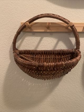 2 wall hanging wicker baskets 2