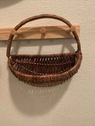 2 wall hanging wicker baskets 3