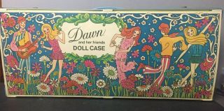 Vintage Topper Dawn And Her Friends Doll Case 18 X 7.  5 Inches In Size & 9 Dolls