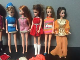 Vintage Topper Dawn And Her Friends Doll Case 18 X 7.  5 Inches in Size & 9 Dolls 3