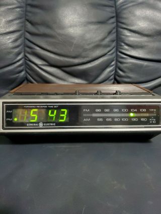 Vintage General Electric 7 - 4665a Digital Alarm Clock Am Fm Radio Walnut