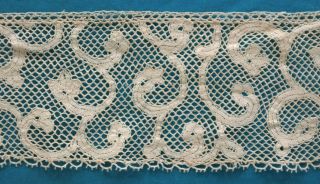 47 Cms.  Antique Late 17th / Early 18th Century Milanese Bobbin Lace Border