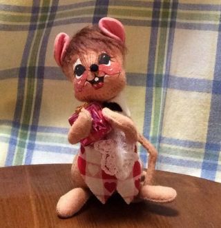 Annalee Mobilitee Doll Vintage Valentine Boy Mouse With Present