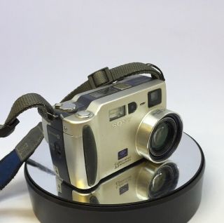 Rare Sony Dsc S70 Digital Camera With - Sharp Carl Zeiss Lens 457