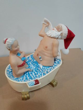 Rare Santa And Mrs.  Claus In The Tub Music Animated Motion Figurine Bubble Bath