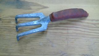 Unique Old Vintage Metal Garden Hand Tool Rake Claw Primitive