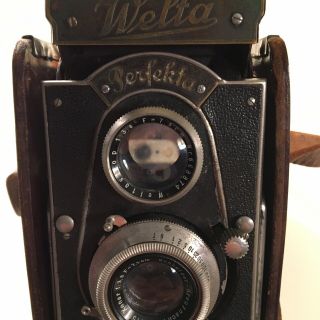 Inspected Rare Welta Perfekta Twin - lens Reflex Camera.  Schneider - Kreuznach Lens 2