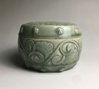 Rare Chinese Porcelain Yaozhou Kiln Green Glaze Flower Design Box