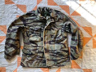 Vintage Vietnam War Tiger Stripe Camo M - 65 Field Jacket Coat W/ Hood M/l Rare