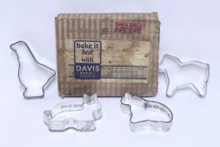 Set Of 4 Antique Tin Advertising Davis Baking Powder Animal Cookie Cutter Set