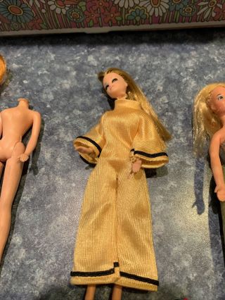 Vintage Topper Dawn Dolls With Clothes And Case.  LOOK 3