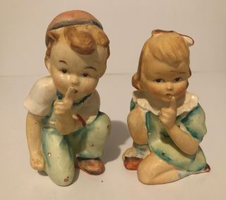 Vintage Occupied Japan Boy And Girl With A Secret Figurines - Rare