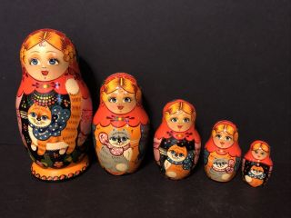 5 3/4 " Russian Nesting Dolls Signed 5 Piece Set Of Girls With Cats Cute & Signed