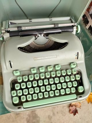1960s Hermes 3000 Seafoam Green Typewriter Rare Con.