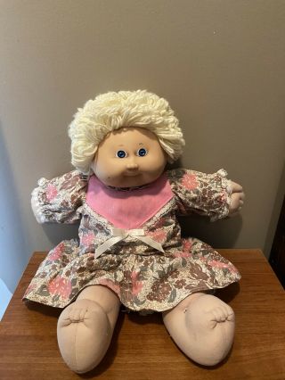 Vintage 1980s Cabbage Patch Kid Doll Girl,  Tooth Blonde Cornsilk Blue Eyes 1986
