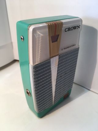 Stunning RARE REVERSE PAINT Crown TR - 555 green/turquoise transistor radio 4