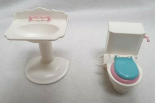 Mattel 1996 Barbie Little Sister Kelly Doll Potty Training Sink Toilet Furniture