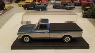 Amt 1972 Chevy Cheyenne Pickup 1:25 Scale Plastic Model Kit W/display Case Built