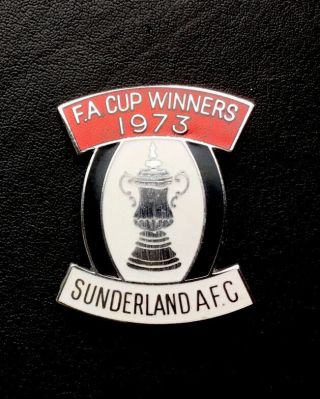 Very Rare 1973 Sunderland F.  A Cup Winners Badge Maker W.  Reeves