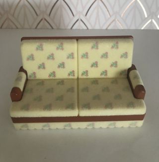 Sylvanian Families Vintage Rare Tomy Flocked Sofa/settee Lounge Furniture.  Ec