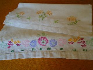 2 Vintage Hand Embroidered Irish Linen Guest Towels - Daffodils & Cross Stitch