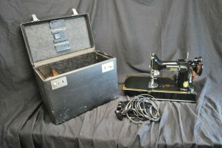 Singer Featherweight 221 Sewing Machine W/ Case Vintage Rare - A15