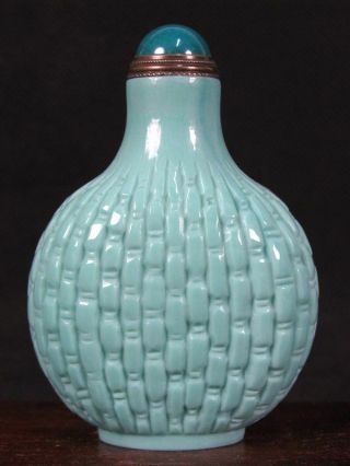 Chinese Basket Weave Pattern Carved Peking Glass Snuff Bottle