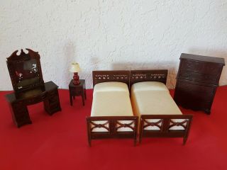 Vintage Renwal 6 Pc Bedroom Set Dollhouse Furniture Plastic 1:16 Beds Chest Lamp