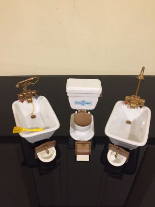 Sylvanian Families Vintage Bathroom Bundle Ceramic Bath Flushable Toilet