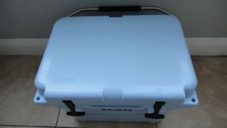 Rare YETI Roadie 20 Cooler Limited LE Ice / Sky Blue Release 3