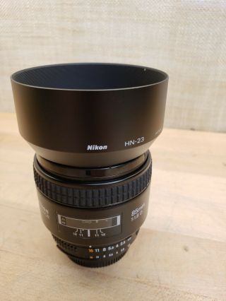 Nikon AF Nikkor 85mm 1:1.  8D lens Rarely 2