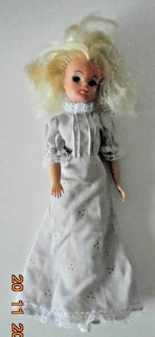 Vintage Sindy Blond Doll (ref: 2 Gen 1077 033055x) Height 10.  75 Inches