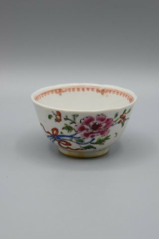 A small Chinese Yongzheng period famille rose tea cup 18th century 2