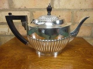 A Vintage Daniel & Arter Sheffield Silver Plated 1 1/2 Pint Tea Pot