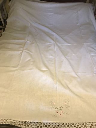 Gorgeous Vintage White Double Bedspread With Pink Flowers & Lace