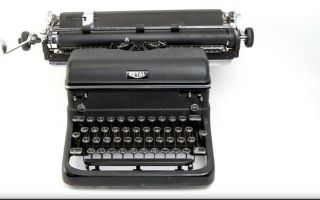 Typewriter 1939 Royal Magic Margin Touch Control Extra Wide Carriage.  Rare