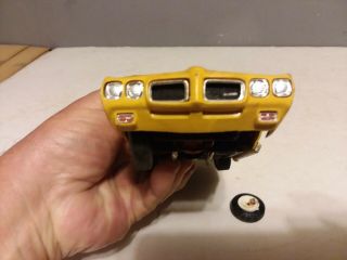 VINTAGE MPC 1970 PONTIAC GTO MODEL CAR BUILT JUNKYARD SCREW BOTTOM 1/25 3