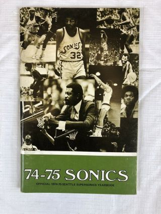 1974 - 75 Seattle Supersonics Media Guide Yearbook Program Bill Russell Cover Rare