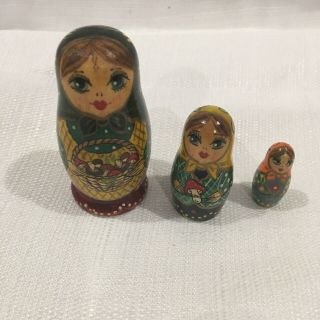 Vintage Nesting Doll Set Of 3