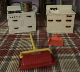 Vintage Renwal & Ideal Dollhouse Kitchen Furniture Stove Sink Sweeper Can Goods